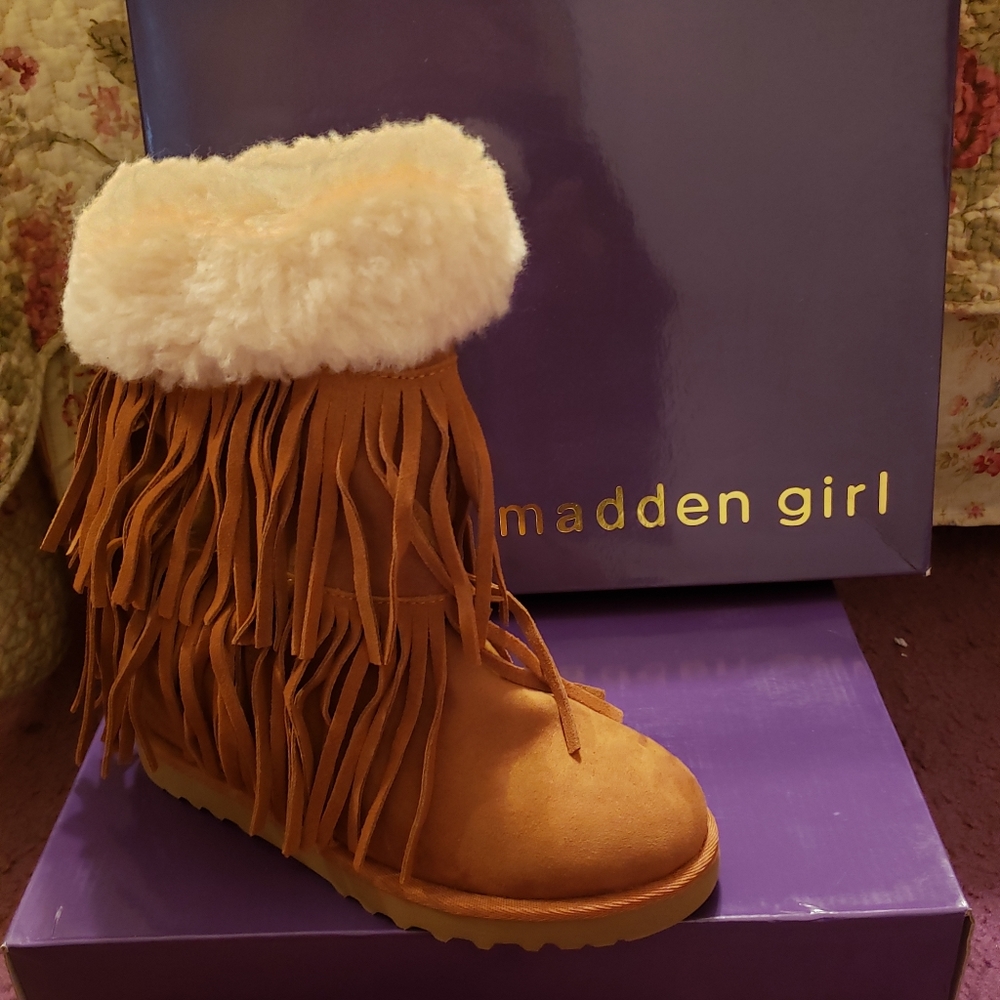 NIB Steve Madden Fur Fringe Sleet Boots